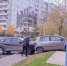 В Октябрьском районе автоледи разбила о стену дома чужой припаркованный автомобиль (видео) - Newslab.Ru