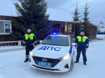 В Богучанах полицейские эвакуировали жильцов горящего дома и потушили огонь