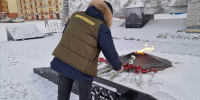 Сотрудники Енисейского межрегионального управления Росприроднадзора возложили цветы к Вечному огню в Норильске - Росприроднадзор