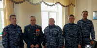 Ужурские Росгвардейцы поздравили ветерана органов внутренних дел с профессиональным праздником - Росгвардия