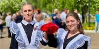 Единороссы посетили последние звонки в школах Красноярского края - Единая Россия