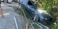 Два ДТП в Ачинске: выезд на дорожное ограждение и перевернутый автомобиль - ИА Запад24