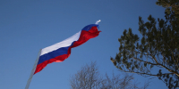 Красноярцы торжественно подняли российский триколор на Николаевской сопке - Комсомольская Правда