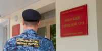 В Ачинске судебные приставы добиваются выполнения решения суда о демонтаже павильона, нарушающего пожарную безопасность - УФССП России