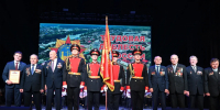 Минусинску вручили знамя «Трудовая доблесть России» - Комсомольская Правда