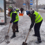 Убирать улицы Красноярска от снега в воскресенье вышли 80 дорожных рабочих. Фото: АО САТП - Седьмой канал