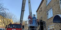 Новогодний десант: красноярские спасатели прибыли с волшебной миссией в 20 больницу - Министерство здравоохранение