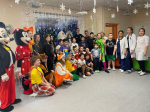 В Хакасии дети, оставшиеся на праздники в республиканской больнице, получили подарки от сказочных персонажей