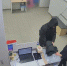 В Новосибирске задержали юношу, укравшего куртку из пункта выдачи - 1-LINE