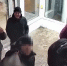 В Омске задержали граждан, повредивших остановку на улице Дианова - 1-LINE