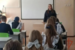 Сотрудники подразделений краевого управления вневедомственной охраны в День солидарности борьбы с терроризмом провели ряд мероприятий.